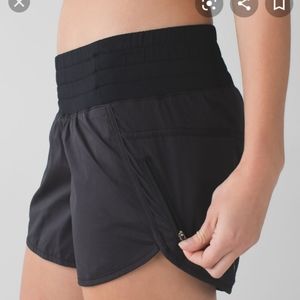 Lululemon black tracker V shorts